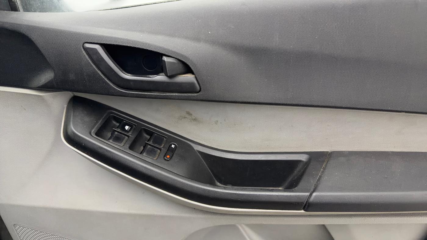 2021 Tata Tiago XT PETROL, Petrol, Manual, 82,937 km, Driver Side Door Panels Control