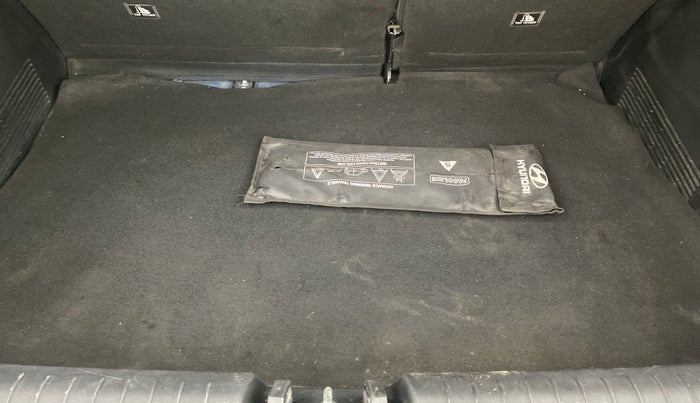 2022 Hyundai VENUE N LINE N8 1.0 TURBO DCT DUAL TONE, Petrol, Automatic, 31,361 km, Boot Inside