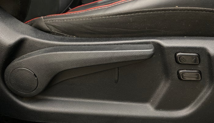 2022 Hyundai VENUE N LINE N8 1.0 TURBO DCT DUAL TONE, Petrol, Automatic, 31,361 km, Driver Side Adjustment Panel