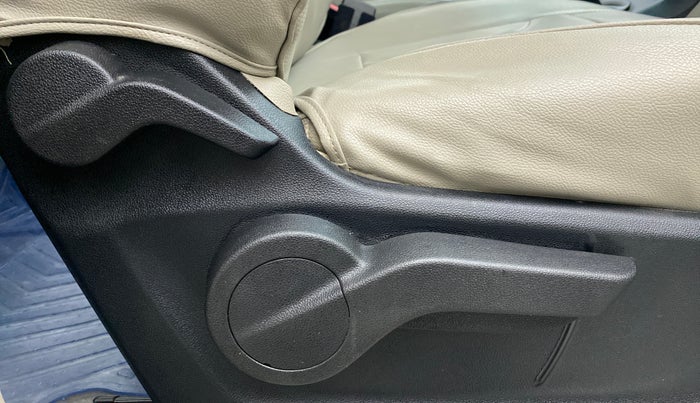 2020 Mahindra MARAZZO M6 8 STR, Diesel, Manual, 26,423 km, Driver Side Adjustment Panel