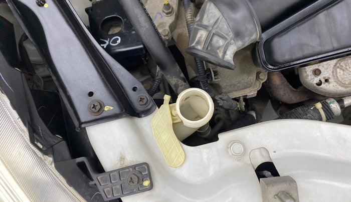 2014 Maruti Swift Dzire VXI, Petrol, Manual, 42,969 km, Front windshield - Wiper bottle cap missing