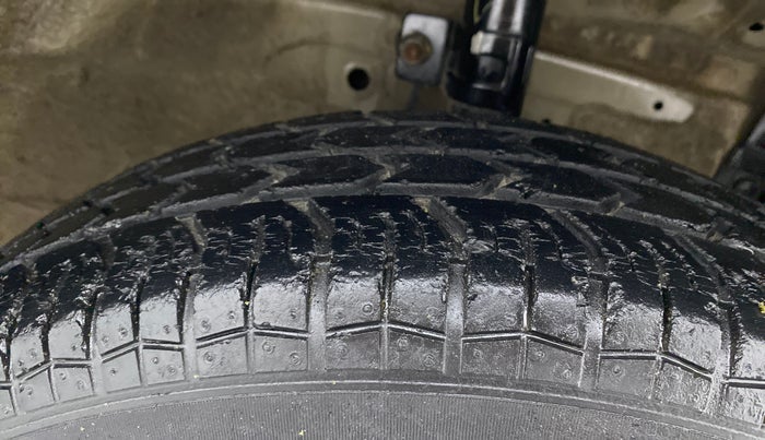 2014 Maruti Swift Dzire VXI, Petrol, Manual, 42,969 km, Right Front Tyre Tread