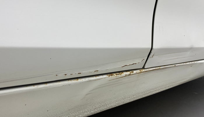 2014 Maruti Swift Dzire VXI, Petrol, Manual, 42,969 km, Right rear door - Slightly rusted