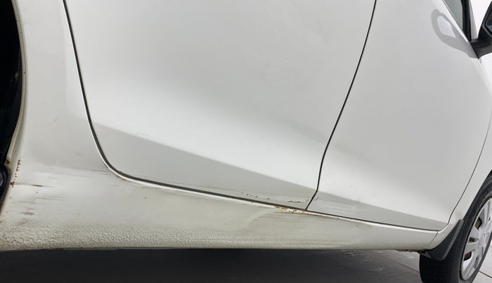 2014 Maruti Swift Dzire VXI, Petrol, Manual, 42,969 km, Right running board - Slightly dented