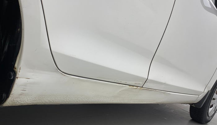 2014 Maruti Swift Dzire VXI, Petrol, Manual, 42,969 km, Right running board - Minor scratches