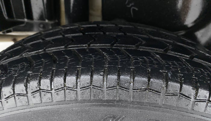 2014 Maruti Swift Dzire VXI, Petrol, Manual, 42,969 km, Right Rear Tyre Tread
