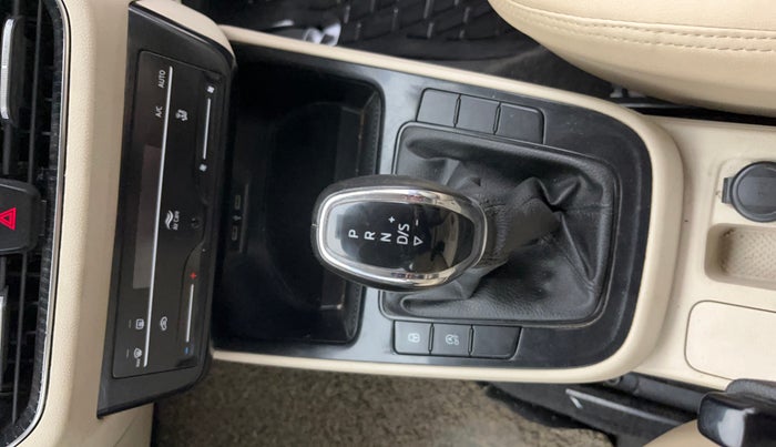 2022 Skoda SLAVIA AMBITION 1.0L TSI AT, Petrol, Automatic, 36,756 km, Gear Lever