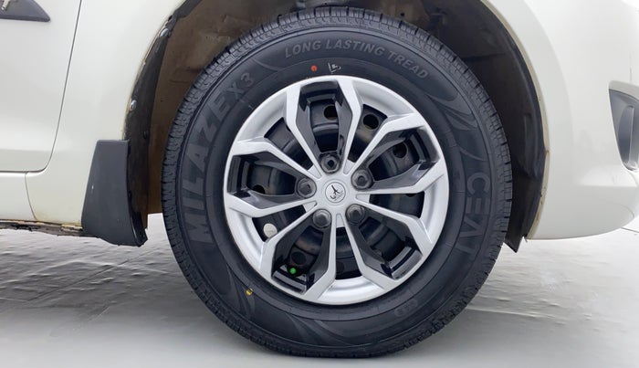2013 Maruti Swift VXI D, Petrol, Manual, 86,374 km, Right Front Wheel