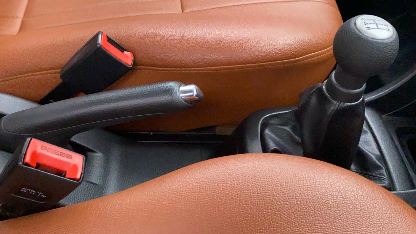 2013 Maruti Swift VXI D, Petrol, Manual, 86,374 km, Gear Lever