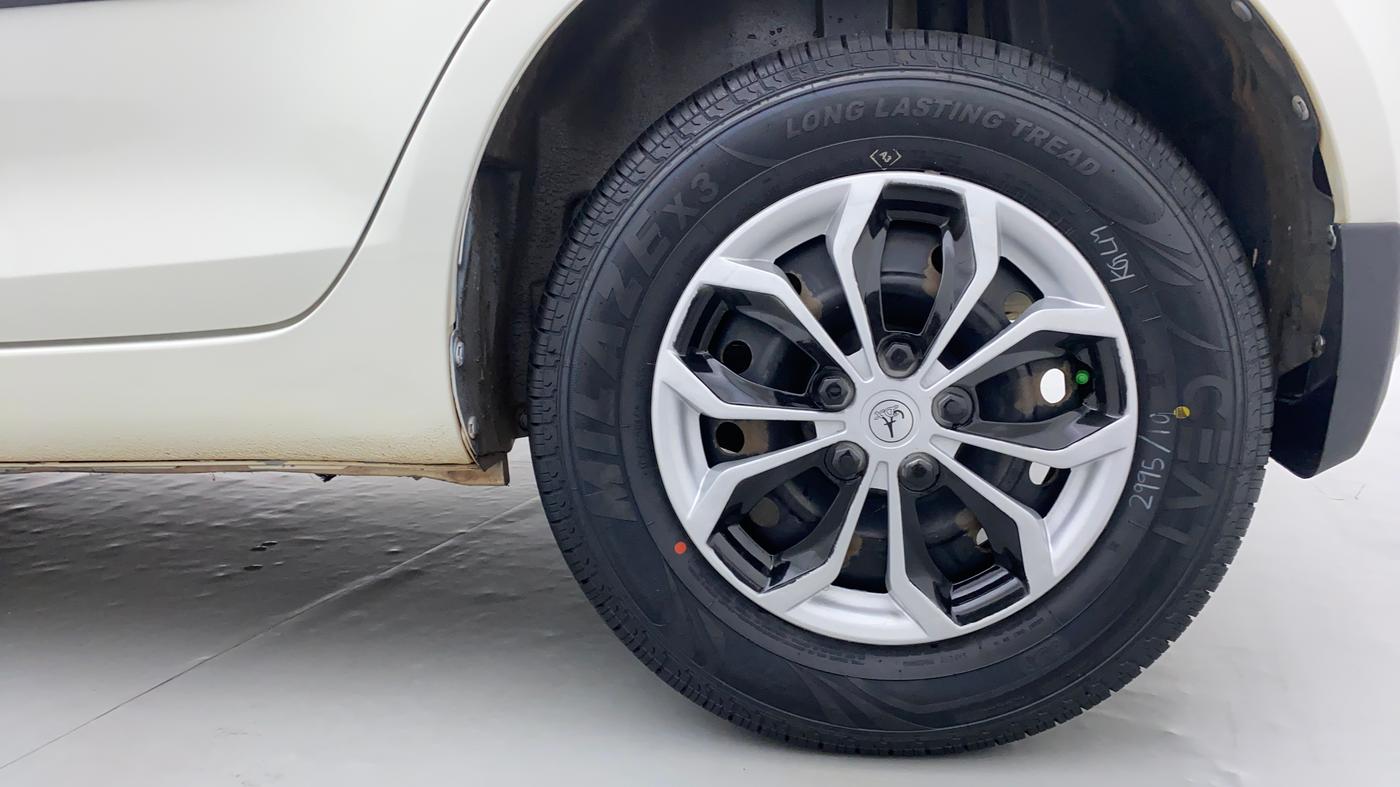 2013 Maruti Swift VXI D, Petrol, Manual, 86,374 km, Left Rear Wheel