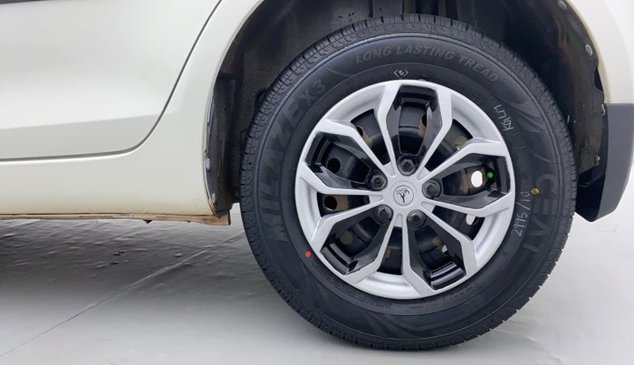 2013 Maruti Swift VXI D, Petrol, Manual, 86,374 km, Left Rear Wheel