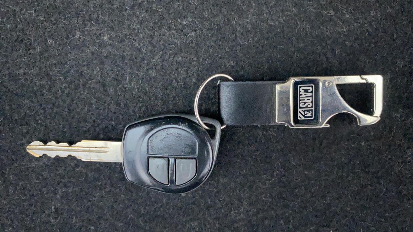 2013 Maruti Swift VXI D, Petrol, Manual, 86,374 km, Key Close Up