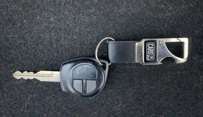 2013 Maruti Swift VXI D, Petrol, Manual, 86,374 km, Key Close Up