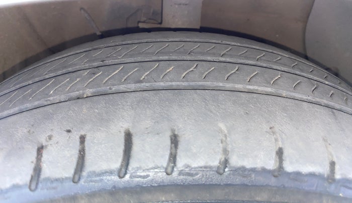2020 Hyundai AURA SX 1.2, Petrol, Manual, 47,353 km, Right Front Tyre Tread