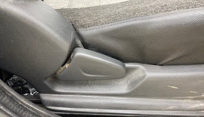 2016 Renault Kwid RXT 0.8, Petrol, Manual, 90,905 km, Driver Side Adjustment Panel