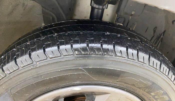 2016 Renault Kwid RXT 0.8, Petrol, Manual, 90,905 km, Right Front Tyre Tread