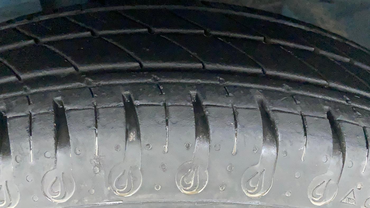 2021 Renault Kwid NEOTECH RXL 1.0 MT, Petrol, Manual, 11,812 km, Left Front Tyre Tread