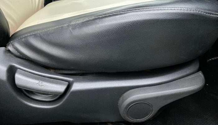 2017 Hyundai Grand i10 ASTA 1.2 VTVT, Petrol, Manual, 76,001 km, Driver Side Adjustment Panel