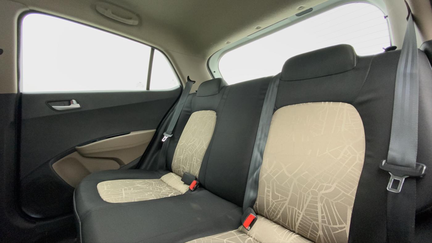 2017 Hyundai Grand i10 Sportz(O) 1.2 MT, Petrol, Manual, 61,081 km, Right Side Rear Door Cabin