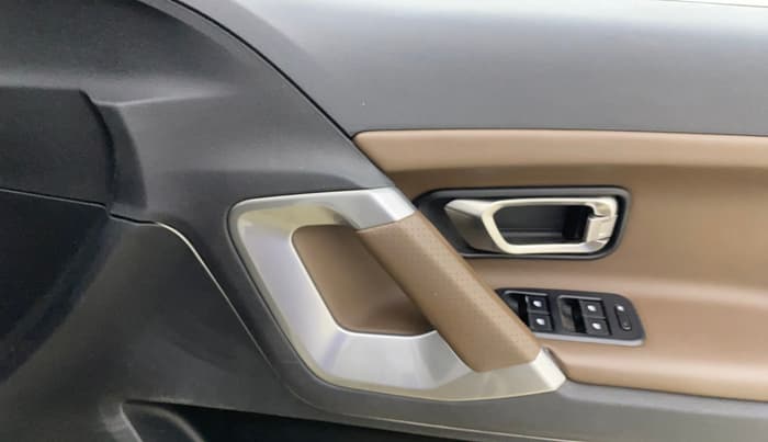 2021 Tata Harrier XZA PLUS 2.0L, Diesel, Automatic, 1,07,421 km, Driver Side Door Panels Control
