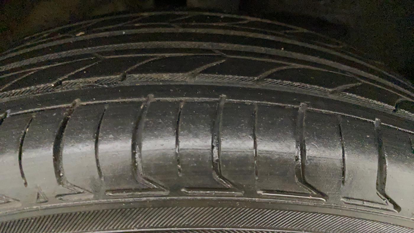 2015 Maruti Wagon R 1.0 VXI, Petrol, Manual, 91,399 km, Left Front Tyre Tread