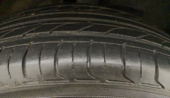 2015 Maruti Wagon R 1.0 VXI, Petrol, Manual, 91,399 km, Left Front Tyre Tread
