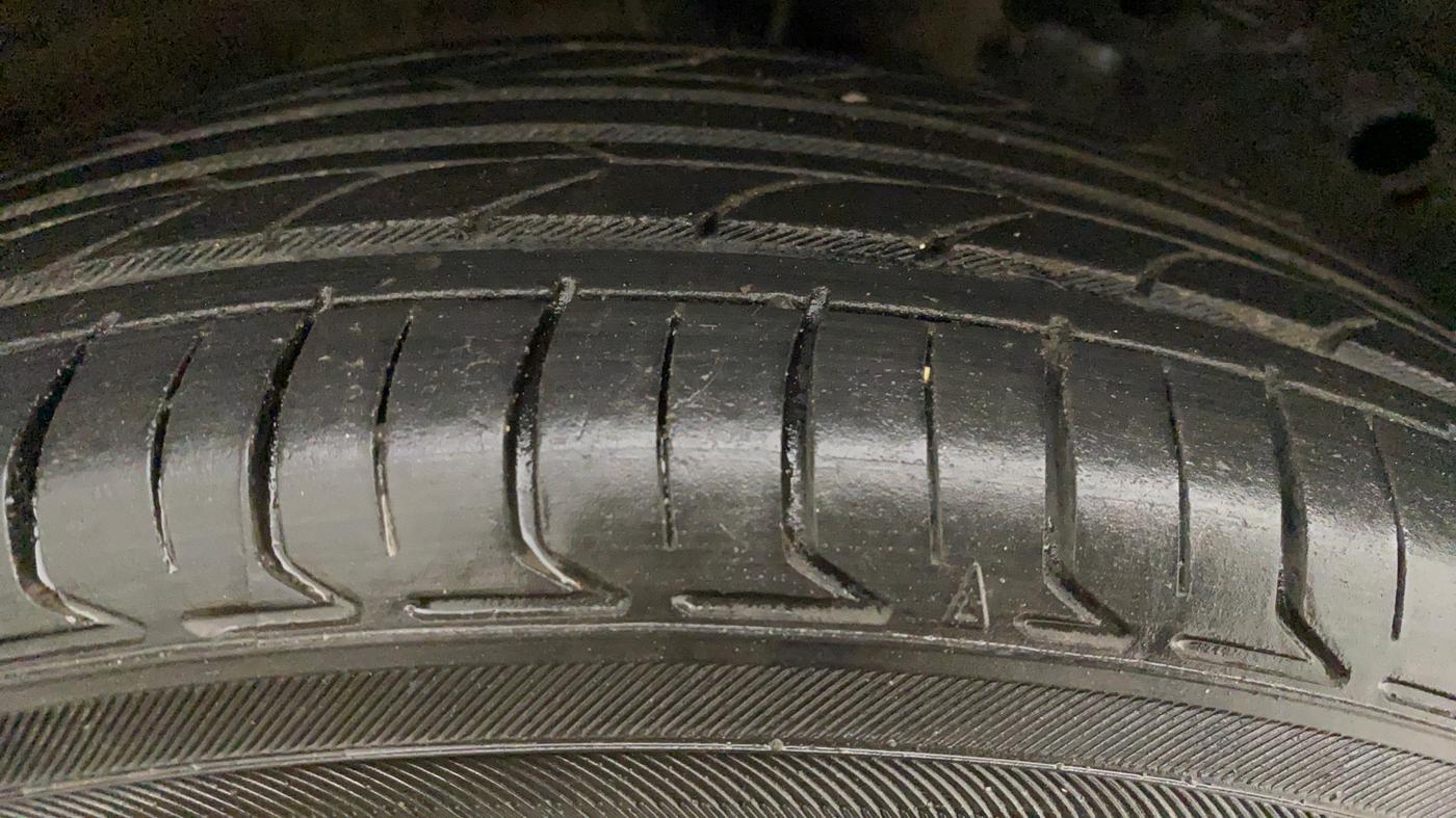 2015 Maruti Wagon R 1.0 VXI, Petrol, Manual, 91,399 km, Right Rear Tyre Tread