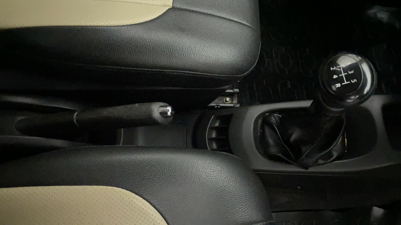 2015 Maruti Wagon R 1.0 VXI, Petrol, Manual, 91,399 km, Gear Lever
