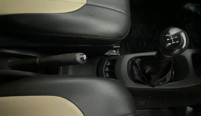 2015 Maruti Wagon R 1.0 VXI, Petrol, Manual, 91,399 km, Gear Lever