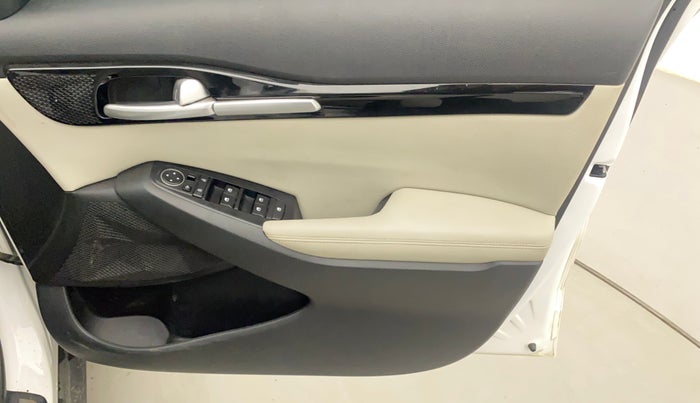 2022 KIA SELTOS HTX 1.5 PETROL, Petrol, Manual, 35,729 km, Driver Side Door Panels Control