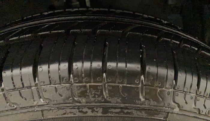 2014 Maruti Swift Dzire VXI, Petrol, Manual, 32,588 km, Right Front Tyre Tread