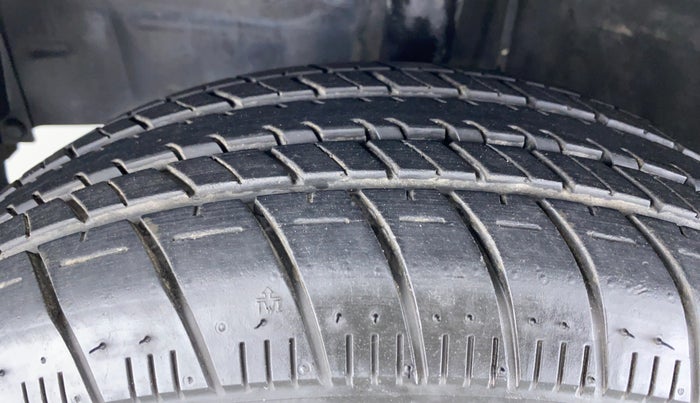 2012 Toyota Etios Liva G, Petrol, Manual, 44,198 km, Left Front Tyre Tread