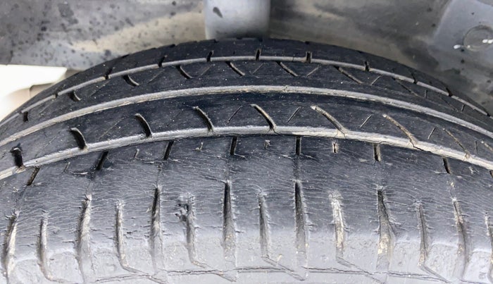 2012 Toyota Etios Liva G, Petrol, Manual, 44,198 km, Right Rear Tyre Tread