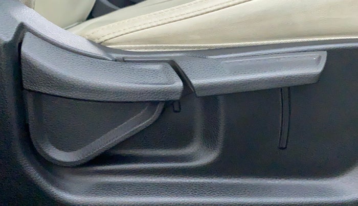 2019 KIA SELTOS HTX 1.5 PETROL MT, Petrol, Manual, 25,817 km, Driver Side Adjustment Panel