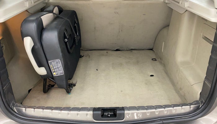 2014 Nissan Terrano XL 85 PS DEISEL, Diesel, Manual, 53,423 km, Boot Inside