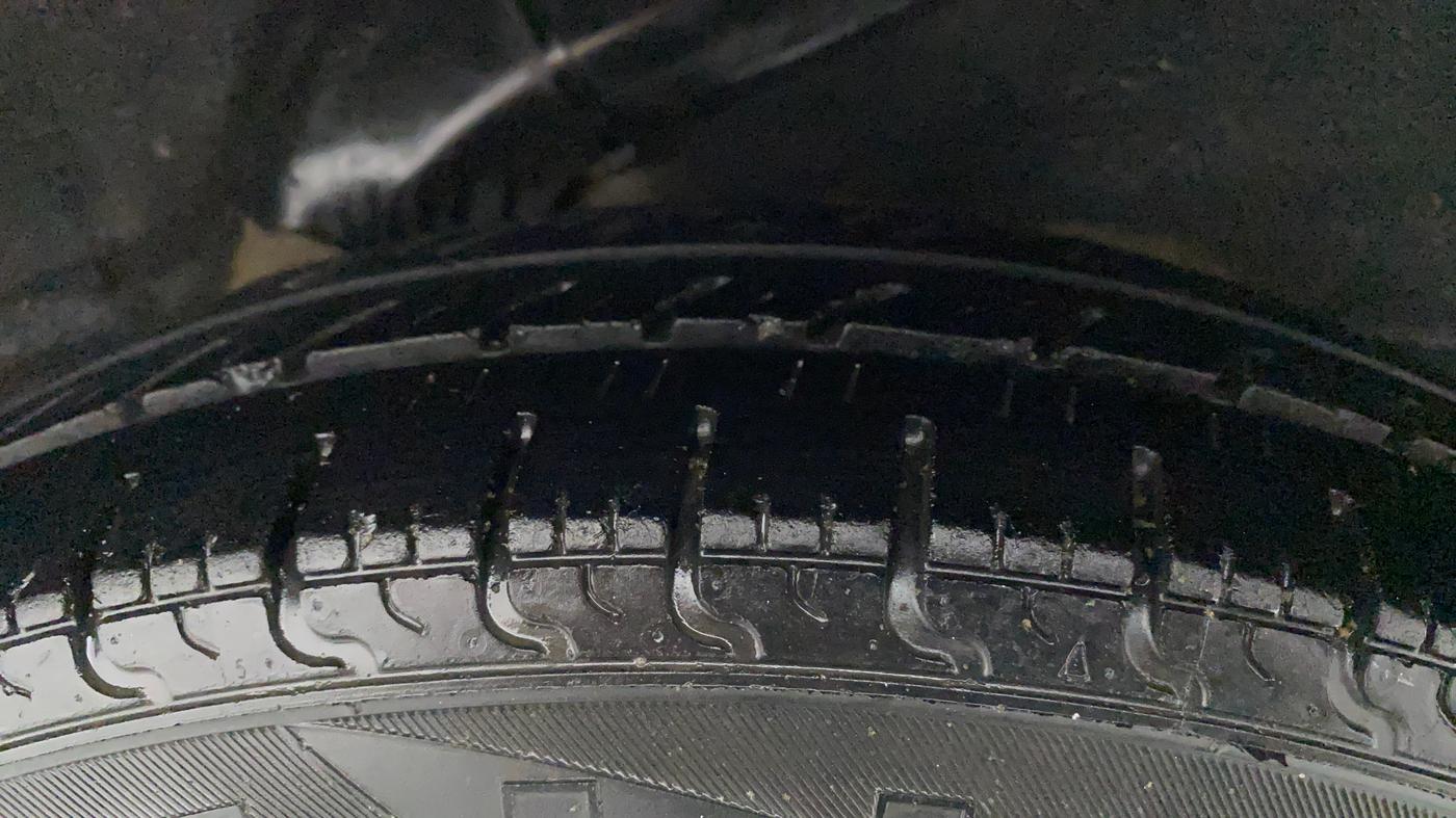 2014 Hyundai i10 MAGNA 1.1, CNG, Manual, 77,170 km, Left Rear Tyre Tread