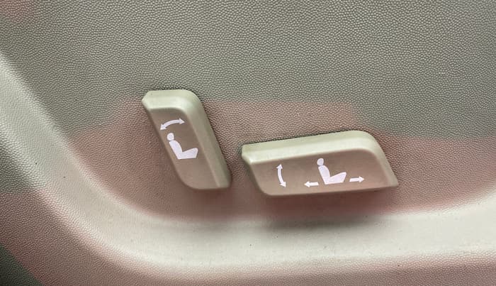 2016 Mahindra XUV500 W10, Diesel, Manual, 58,835 km, Driver Side Adjustment Panel