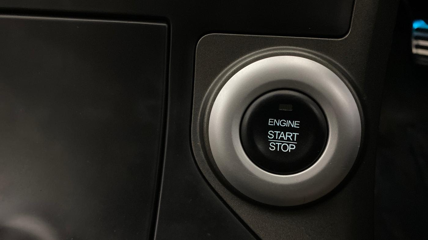 2016 Mahindra XUV500 W10, Diesel, Manual, 58,835 km, Keyless Start/ Stop Button
