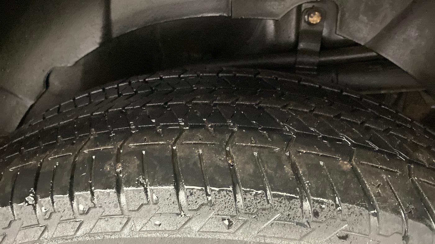 2016 Mahindra XUV500 W10, Diesel, Manual, 58,835 km, Left Rear Tyre Tread