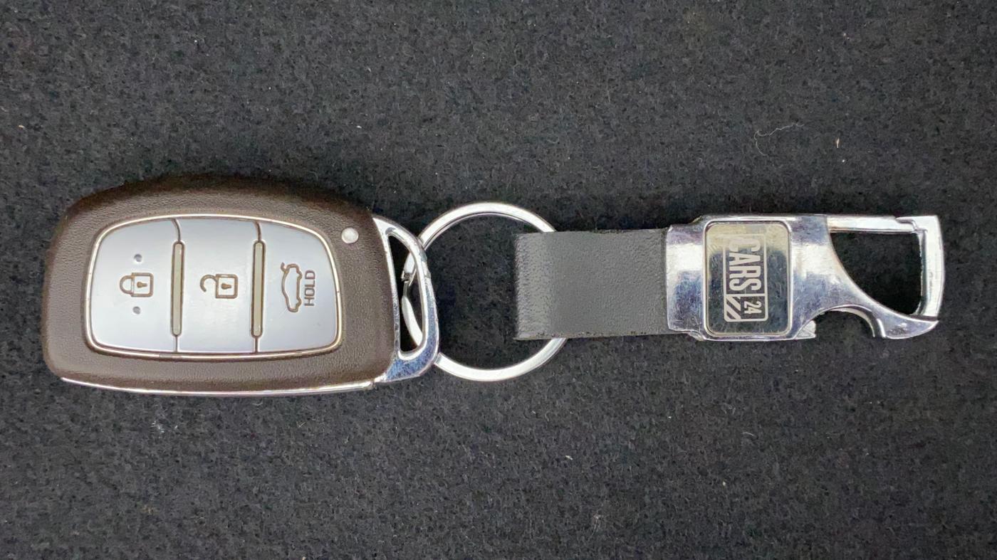 2015 Hyundai Grand i10 ASTA AT 1.2 KAPPA VTVT, Petrol, Automatic, 38,232 km, Key Close Up