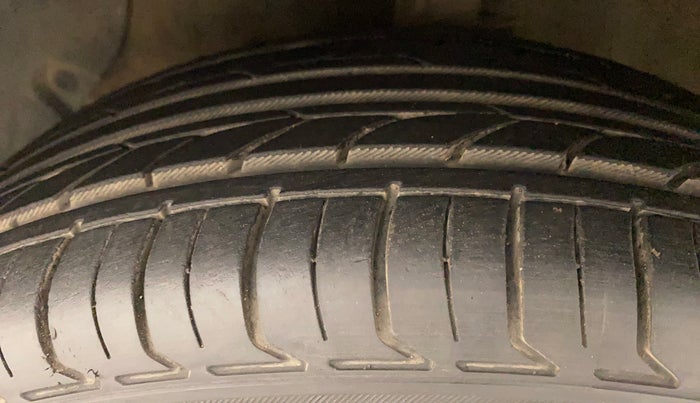 2015 Hyundai Grand i10 ASTA AT 1.2 KAPPA VTVT, Petrol, Automatic, 38,232 km, Left Front Tyre Tread