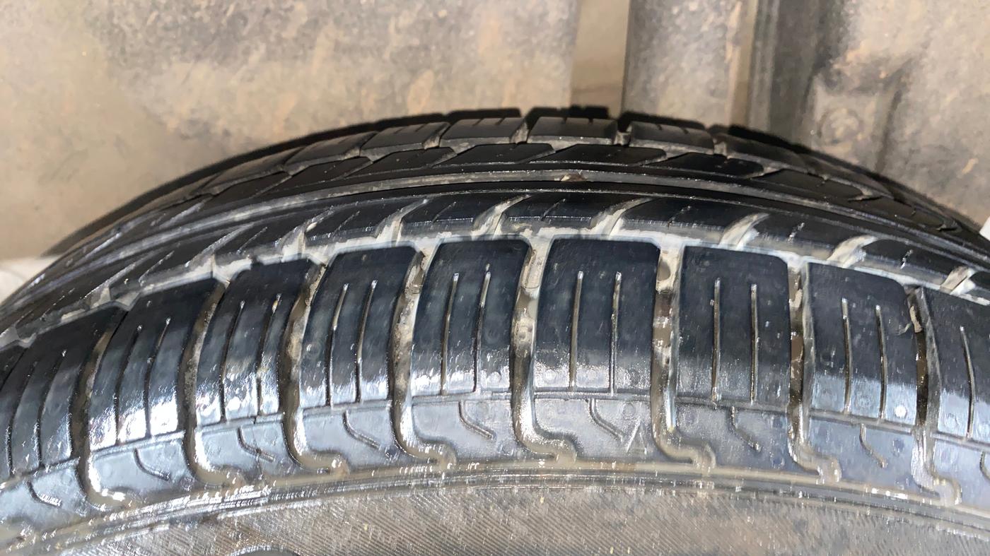 2013 Maruti Swift Dzire VXI, Petrol, Manual, 35,070 km, Left Rear Tyre Tread