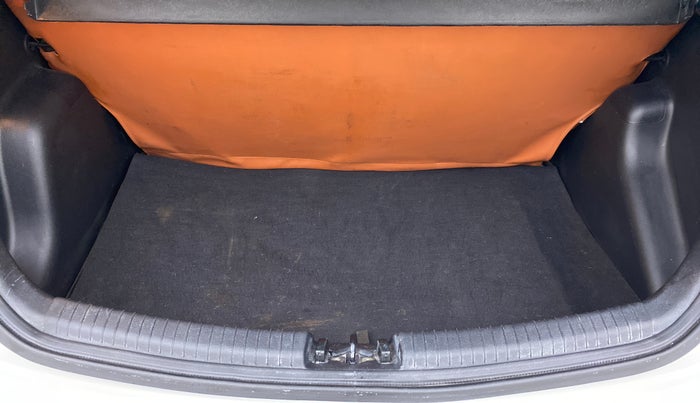 2015 Hyundai Grand i10 ASTA 1.2 AT VTVT, Petrol, Automatic, 31,166 km, Boot Inside