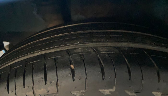 2014 Honda Brio S MT, Petrol, Manual, 40,870 km, Right Rear Tyre Tread