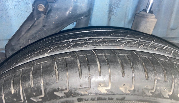 2014 Honda Brio S MT, Petrol, Manual, 40,870 km, Left Rear Tyre Tread