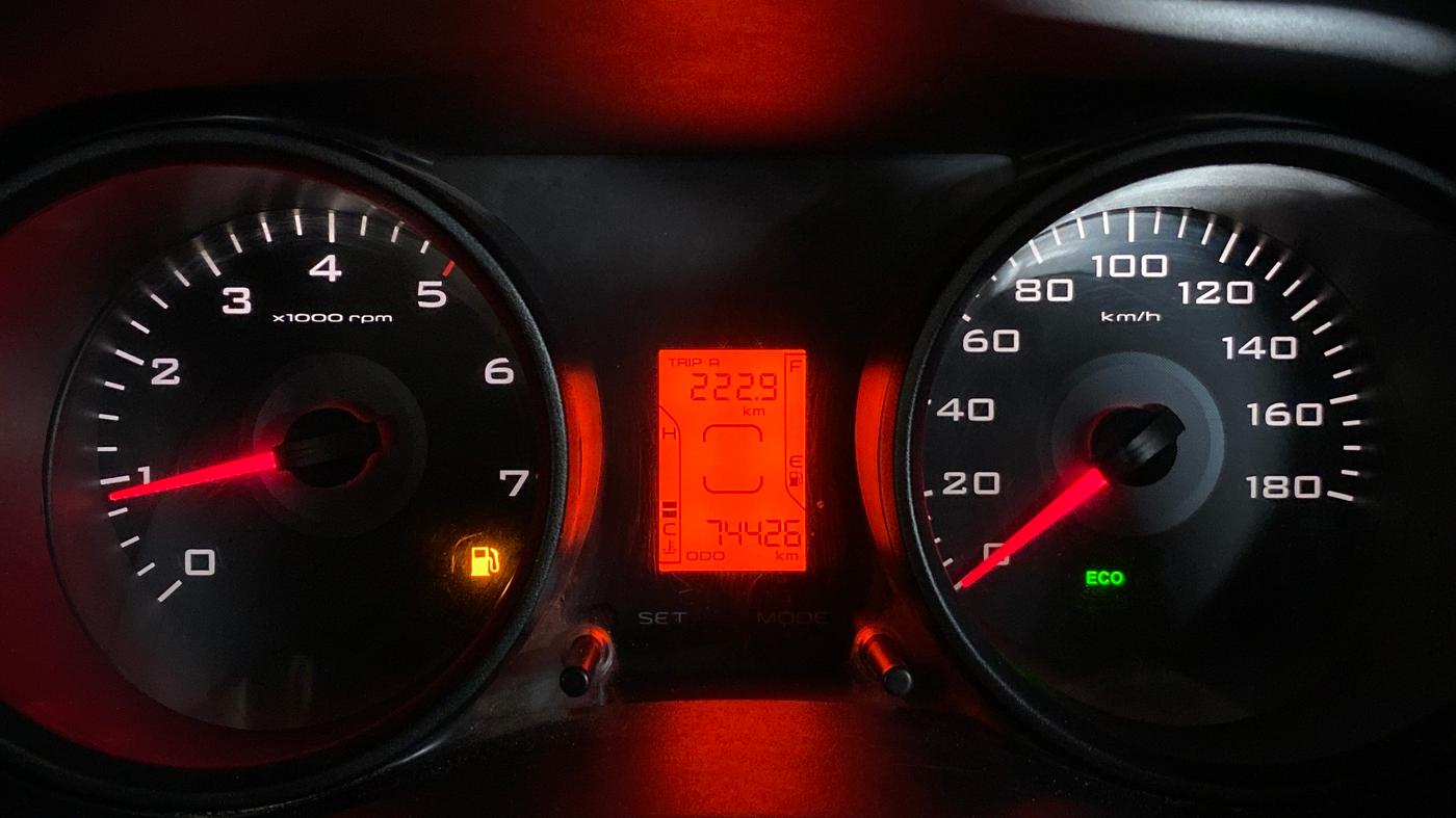 2019 Mahindra TUV300 T4+, Diesel, Manual, 74,405 km, Odometer Image