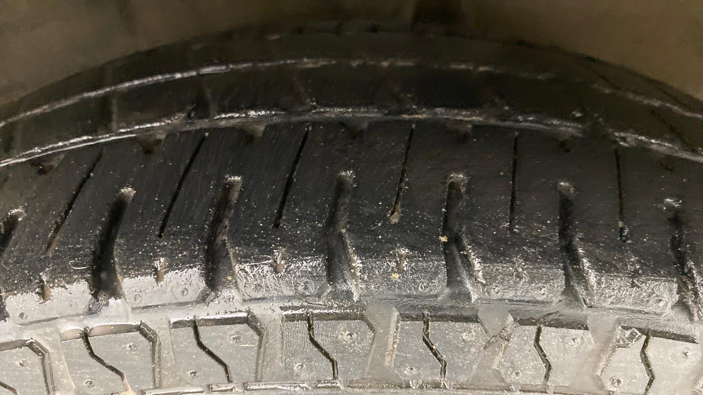 2010 Hyundai i10 MAGNA 1.1 IRDE2, Petrol, Manual, 71,242 km, Right Front Tyre Tread