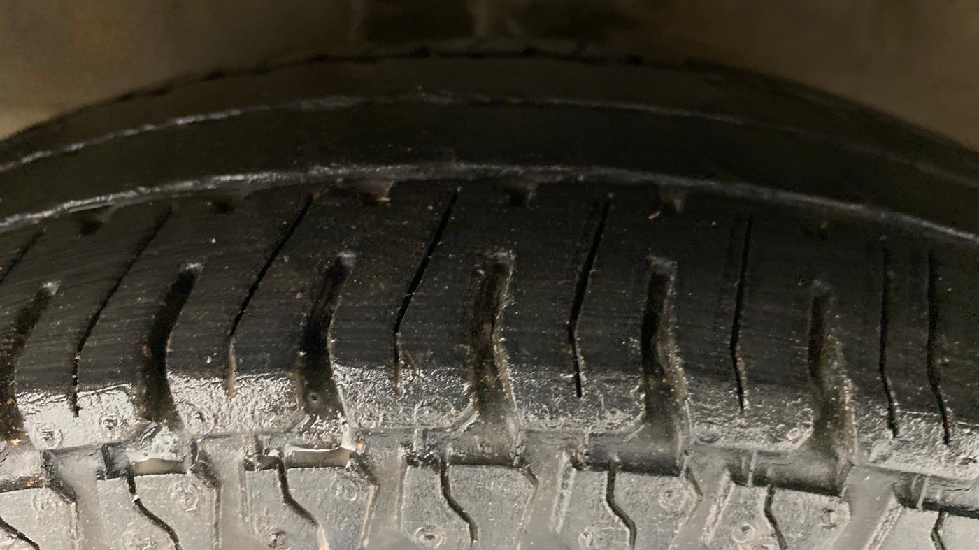 2010 Hyundai i10 MAGNA 1.1 IRDE2, Petrol, Manual, 71,242 km, Left Front Tyre Tread