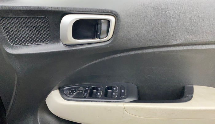 2022 Hyundai VENUE S(O) 1.2, Petrol, Manual, 88,780 km, Driver Side Door Panels Control