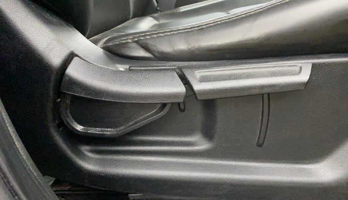 2022 Hyundai VENUE S(O) 1.2, Petrol, Manual, 88,780 km, Driver Side Adjustment Panel